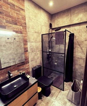 Hair dryer, towels, soap, toilet paper - Stay in Athens - muses (Kallithea)