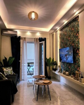 TV - Stay in Athens - muses (Kallithea)