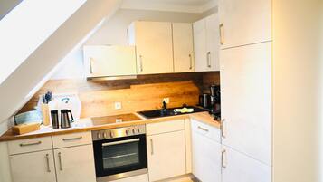 Kühlschrank, Ofen, Herdplatte, Geschirrspüler