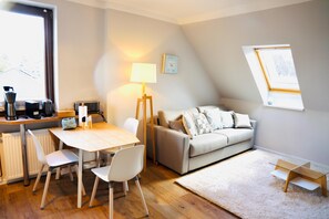 TV, filmbibliotek og stereoanlegg