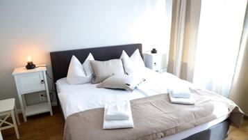 8 Schlafzimmer, BĂŒgeleisen/BĂŒgelbrett, Reisekinderbett, kostenloses WLAN