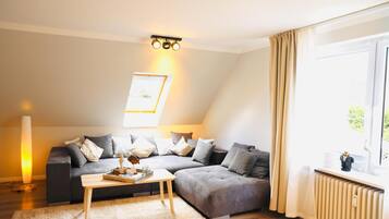 Fernseher, Videothek, Stereoanlage