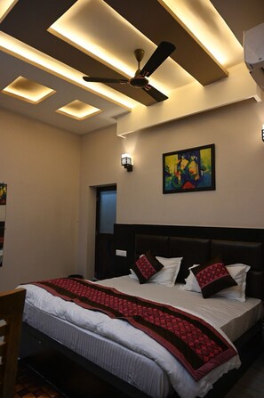 Deluxe Double Room, Balcony, City View | Iron/ironing board, free WiFi - Hotel PS Residency (Varanasi)