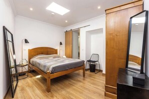 2 多间卧室、办公桌、熨斗/熨衣板、WiFi