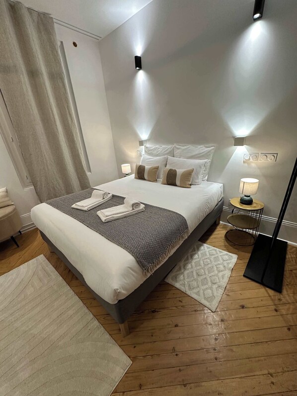 2 bedrooms, iron/ironing board, WiFi, bed sheets