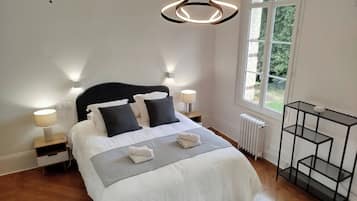 1 habitación, tabla de planchar con plancha, wifi y ropa de cama