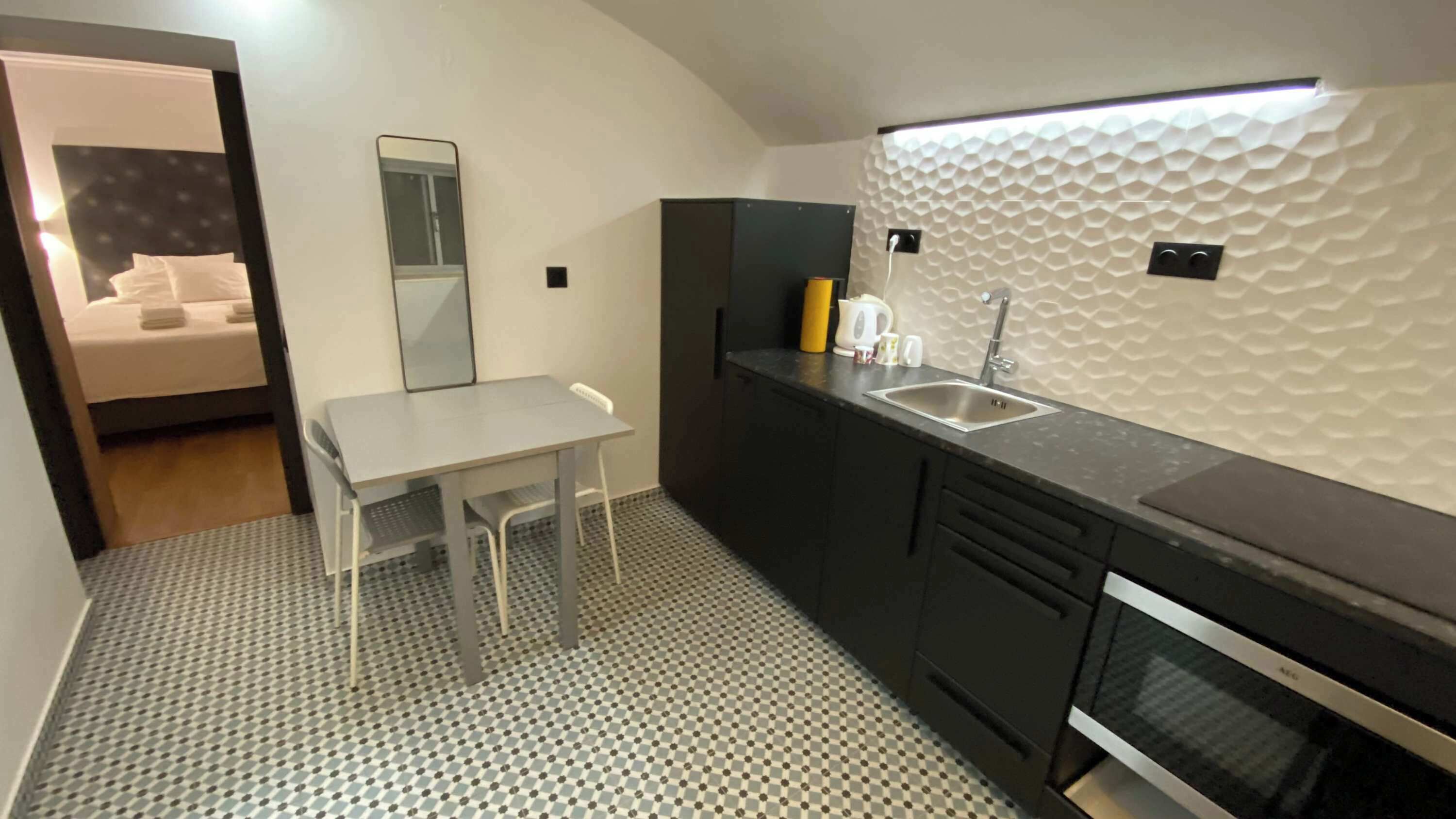 1 habitación, tabla de planchar con plancha, wifi y ropa de cama 