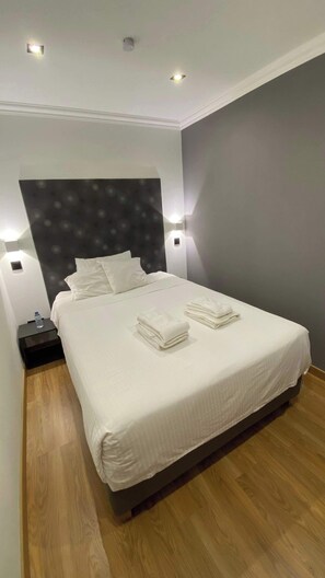 1 habitación, tabla de planchar con plancha, wifi y ropa de cama 