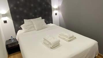 1 chambre, fer et planche à repasser, Wi-Fi, draps fournis