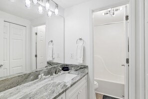 Towels, soap, toilet paper - Great Rates-Pet Friendly-Beachfront-Great Views (Gulf Shores)