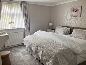 2 bedrooms, iron/ironing board, free WiFi, bed sheets - Beachside,birkdale/southport/merseyside (Southport)