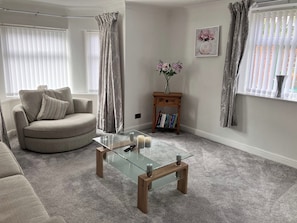 Apartment | Living area | TV - Golf Paradise,restaurants,bars,beach ,shops,walks (Southport)