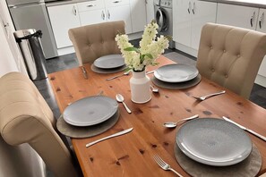 Dining - Beach House Apartments ,sleeps 4 With Patio (Southport)