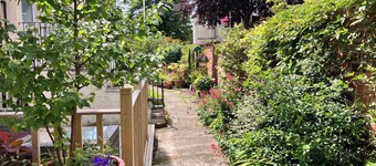 2 Bedroom Beachside House Sleeps 4 - Private Patio