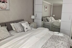 2 Schlafzimmer, Bügeleisen/Bügelbrett, kostenloses WLAN, Bettwäsche