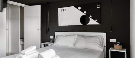 1 habitación, tabla de planchar con plancha, wifi gratis y ropa de cama