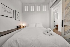 2 habitaciones, tabla de planchar con plancha, wifi y ropa de cama 