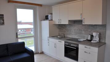 Køleskab, mikrobølgeovn, ovn, kogeplade