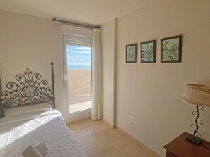 3 habitaciones, tabla de planchar con plancha y wifi gratis 