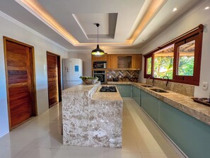 Maison, vue piscine | Cuisine privée