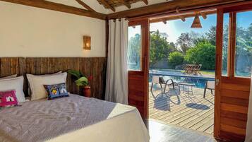 Studio Suite, Pool View | Blackout drapes, free WiFi