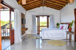 Casa, vista para a piscina | Cortinas blackout, Wi-Fi de cortesia