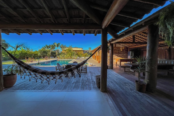 Casa, vista para a piscina | Varanda coberta