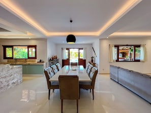 Ferienhaus, Poolblick | Esszimmer