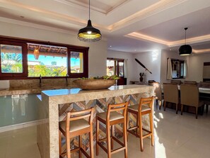 Maison, vue piscine | Cuisine privée