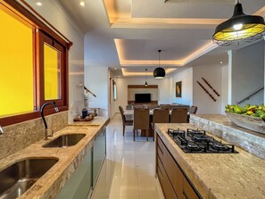 บ้านพัก, วิวสระว่ายน้ำ | ครัวส่วนตัว