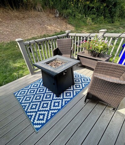 Pet-friendly home next to Oakmont & Veltre's + a few miles to Pittsburgh events!