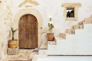 House, 4 Bedrooms, Accessible, Private Pool | Interior - Stone Villa in Episkopi (Rethymno)