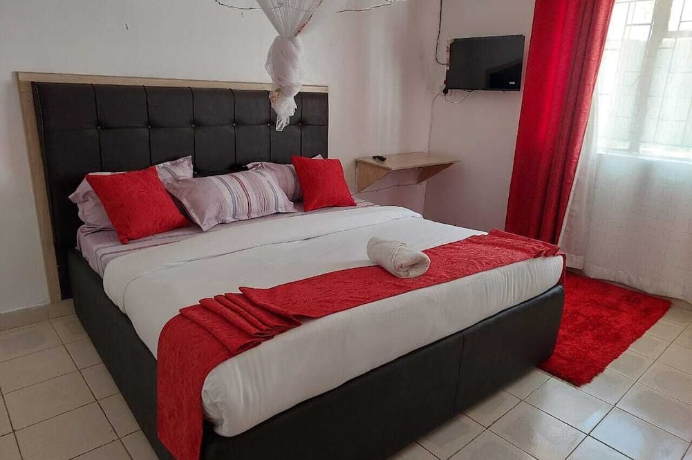 White House Lounge & Accommodation