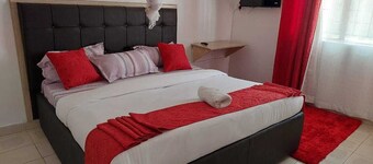 White House Lounge & Accommodation 