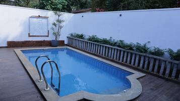 Pool View | Alberca | Alberca techada y alberca al aire libre