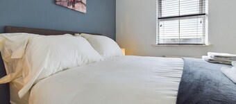 Riverfront Staffordshire Retreat