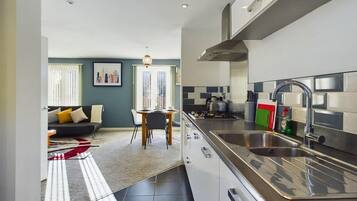 House | Private kitchen | Fridge, microwave, oven, stovetop