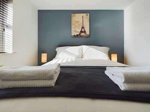 Riverfront Staffordshire Retreat