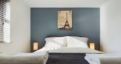 Riverfront Staffordshire Retreat