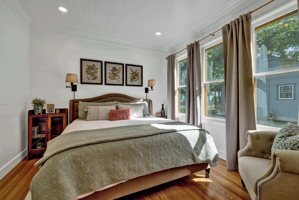 3 bedrooms, desk, iron/ironing board, WiFi