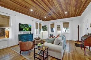 تلفزيون، مكتب