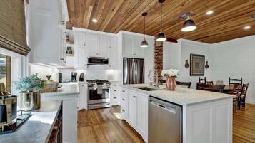 Coffee/tea maker, fridge, microwave, oven