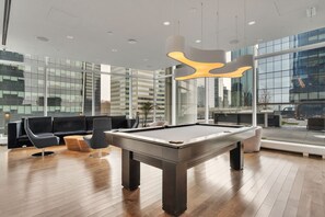 Game room - Legends - Executive Suite, Luxury Amenities, Pool (Edmonton)