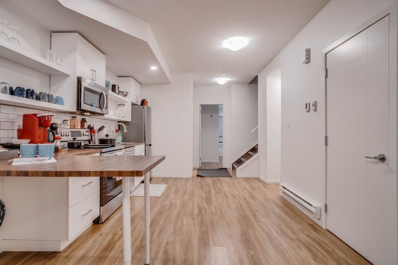 Køleskab, mikrobølgeovn, ovn, kogeplade