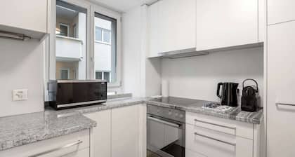 Modern 2 BDR-flat, top location