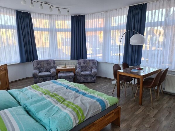 1 Schlafzimmer, kostenloses WLAN, Bettwäsche, Rollstuhlgeeignet