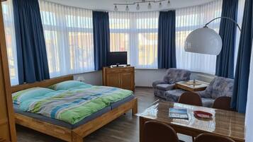 1 Schlafzimmer, kostenloses WLAN, BettwÀsche, Rollstuhlgeeignet