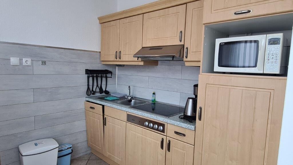 Køleskab, mikrobølgeovn, kogeplade, opvaskemaskine