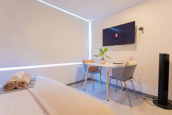Iron/ironing board, WiFi, bed sheets