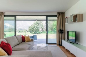 Business Apartment | Living area | 32-inch flat-screen TV with satellite channels